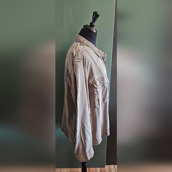 Joie button down - Picture 2 of 9